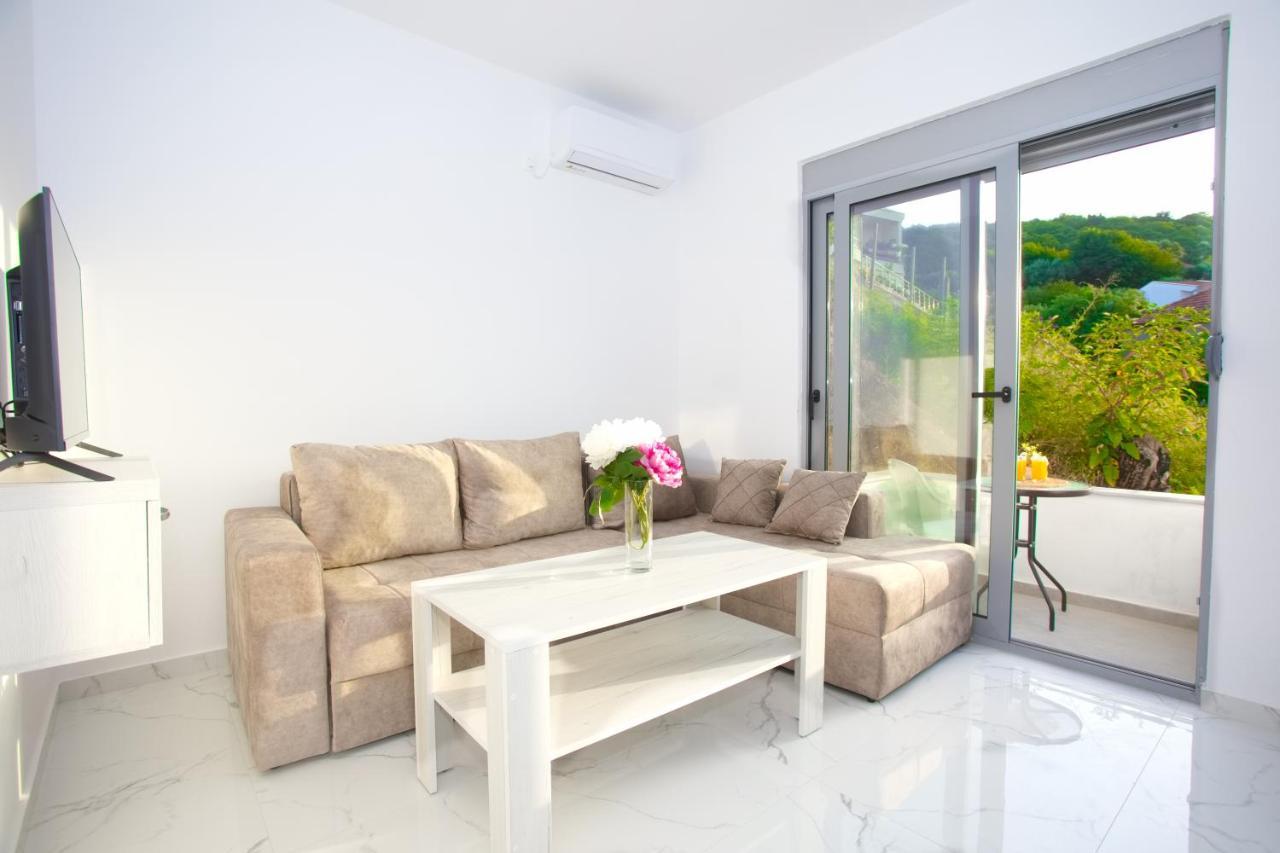 Nesi Apartments 울친 외부 사진